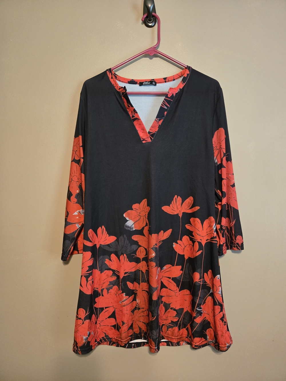 Lily by Firmiana Floral Tunic Top Black Red XL